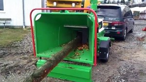 Измельчитель веток и сучьев GreenMech - рубит на глазах