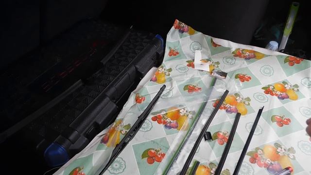 Замена резинок на бескаркасных дворниках Bosch AeroTwin смотреть онлайн