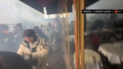 Полиция Парижа залила слезоточивым газом климатических активистов