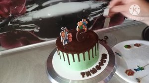 Идея украшения тортика для мальчика МайнКрафт.
