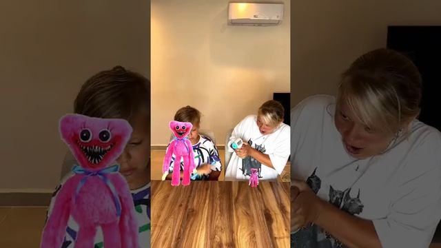 OMG? Она увеличила Huggy Wuggy?#shorts Лучшее видео от Многодетки