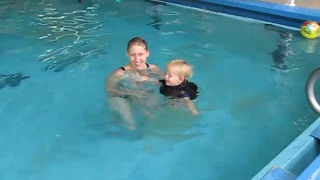 Эльдо ныряет с бортика. 29 мая 2010 смотреть онлайн