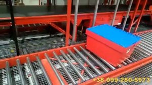 Приводной рольганг для паллет полибоксов и ящиков с поворотным цепным дивертором. Роликовый конвейе