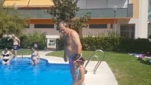 София в бассейне