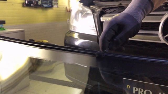 ?Замена лобового стекла на Mercedes смотреть онлайн