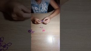 Видеоролик о том как сплести простой браслетик