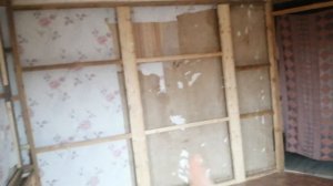 Выравнивание стен под гипсокартон бруском 5х5.