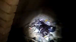 Свалка в заброшенном доме. Ночлег бомжей.