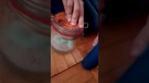 Червь пожиратель салатового цвета преследует нас!