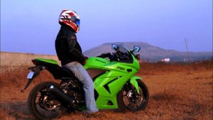 2012 Kawasaki Ninja 250 R vs Honda CBR 250r