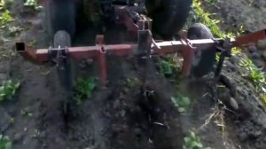 Прополка картошки минитрактором 1 НОВИЙ СПОСОБ