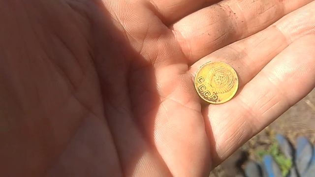 НЕМНОГО АРТЕФАКТОВ С РАСПАХАННОГО ЛУГА