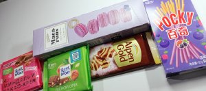 Асмр Шоколад! Распаковка и раскладывание шоколада на тарелке?асмр звуки для вашего удовлетворения