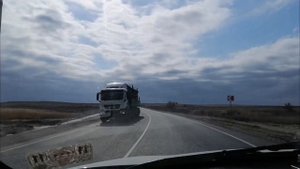 граница Озинки, Саратовская область, скопление фур 08.04.2023