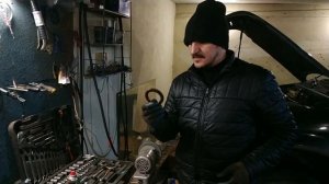 Сняли передний кардан, шарнир Гука, сальник редуктора W163 Мерседес ML