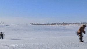 Катались на коньках с ребятками на большом катке. Зимнее деревенское путешествие на большое озеро??