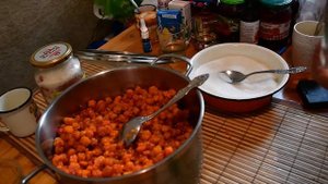 Морошка в сахаре, заготовка на зиму, без варки. Самый простой рецепт.