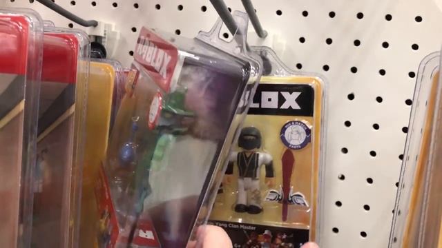 #robloxtoys HUNTING We Saw A Big Fan shopping for Roblox series 4 MYSTERY BOXES FROM JAZWARES TOYS смотреть онлайн