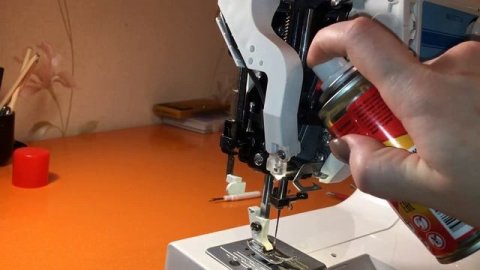 как смазать швейную машинку janome