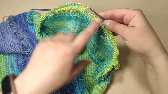 Самая простая кофточка спицами, свободным кроем