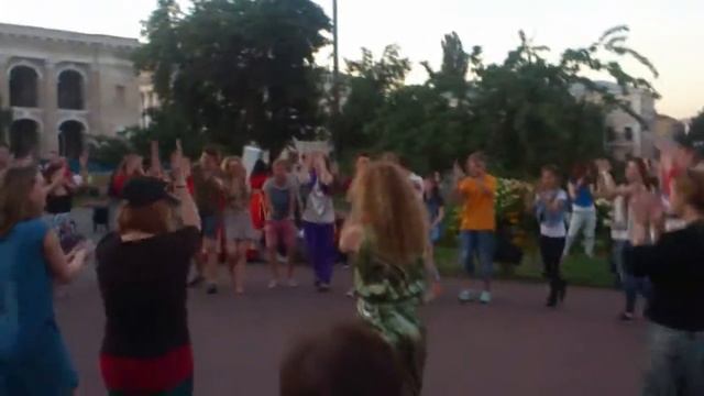Уличные танцы. Киев Контрактовая площадь. смотреть онлайн