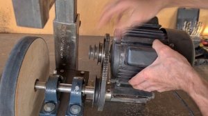 Ленточная пила с выдвижной стойкой под разные размеры пильных полотен