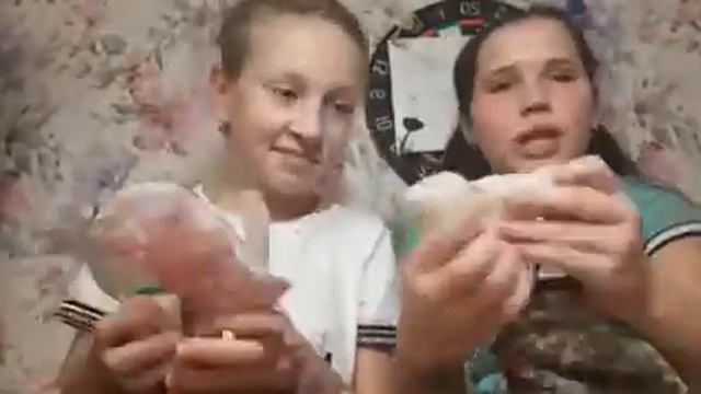 ВЕСЁЛАЯ РУЛЕТКА ЧЕЛЛЕНДЖ! ОЧЕНЬ МОКРЫЙ ЧЕЛЛЕНДЖ! СМОТРИТЬ ДО КОНЦА! смотреть онлайн