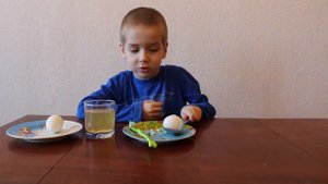 Опыт с яйцом. Почему надо чистить зубы