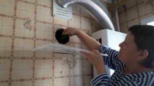 Чистка газовой вытяжки в хрущевке. 1 день