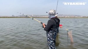 Рыбалка весной на спиннинг.ловля кефали/Fishing amazing Caspian Sea/Pelengas/Kefal avi Hazar denizi