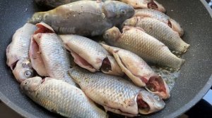 Малыши КАРАСИКИ 10 см.)), чешую не чищу, жарю в сковороде, сладкие, вкусные и быстро!