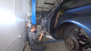 Авто ЛайфХак. Как снять пружину с амортизатора.