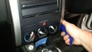 How to remove the radio from a Nissan X-Trail