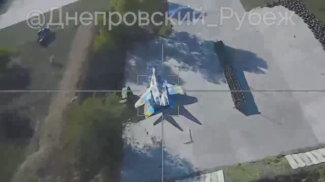 БПЛА «Ланцет» уничтожает украинский МиГ-29 на аэродроме Долгинцево, Днепропетровской облас