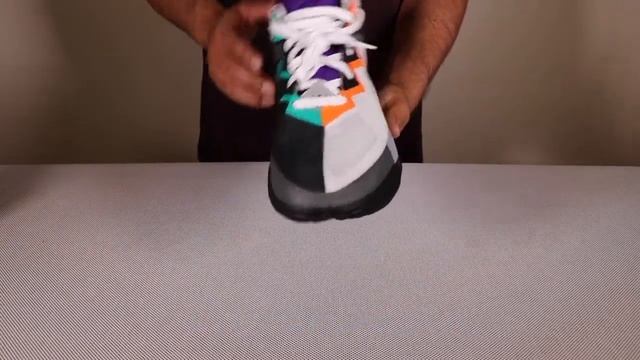 Nike: LeBron 18 Low - White/Iron Grey/Volt/Black смотреть онлайн