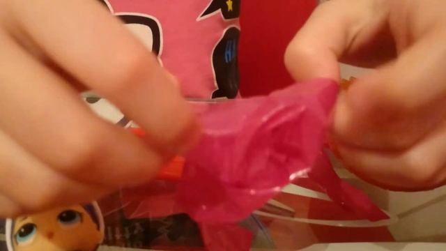 Распаковка ЛОЛ LOL мини куколки Большое Золотое яйцо Питомец смотреть онлайн