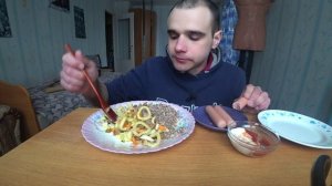 МУКБАНГ АСМР СОСИСКИ / ГРЕЧКА / САЛАТ ОВОЩНОЙ / СОУС - МАЙОНЕЗ, КЕТЧУП / EATING ASMR Mukbang #395