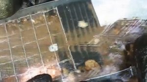 Промывка золота на самодельном шлюзе из жести