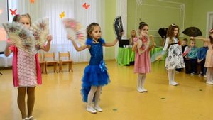 Красивый танец с веером Утренник 8 Марта Старшая группа