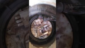 Логан,снять крышку бензобака