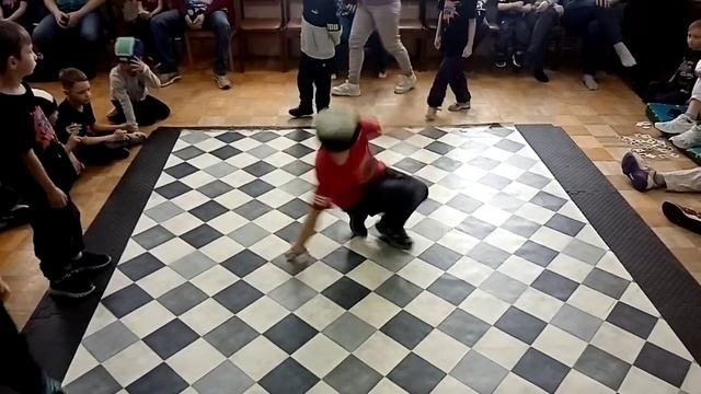 второй тур в дк искра смотреть онлайн