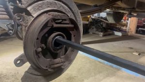 Замена подшипников и сальников задних полуосей Dodge RAM 1500. Replacement of bearings and seals.