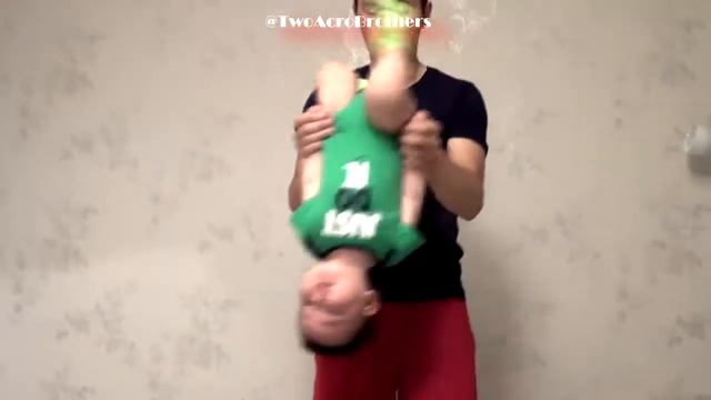 Развитие ребенка Гимнастика для Малыша 9 месяцев Лёва смотреть онлайн