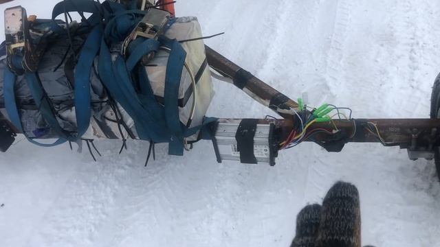 Зимний электро дрифт трайк из гироскутера 1500w самодельный
winter drift trike homemade.