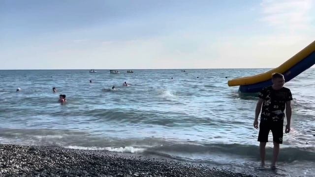 АДЛЕР КУРОРТНЫЙ ГОРОДОК. УЛ ПРОСВЕЩЕНИЯ. ПЛЯЖ ПРИЧАЛ.