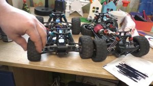 Капролоновые рычаги и заправка амортизаторов Remo Hobby Smax