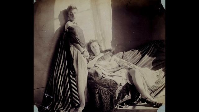 Тайные связи и образы на фотографиях дочек Клементины Гаварден смотреть онлайн