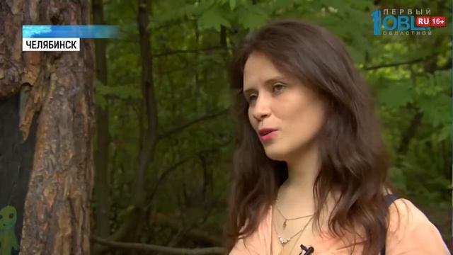 Художница разрисовала деревья в парке Гагарина смотреть онлайн