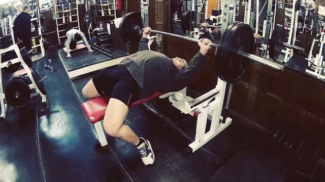 ЖИМ ЛЁЖА. Тренировка перед финалом, к новому году. смотреть онлайн