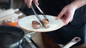 Медальоны из телятины с пюре из картофеля с пармезаном и трюфельной пастой. Готовим вкусно. Рецепт